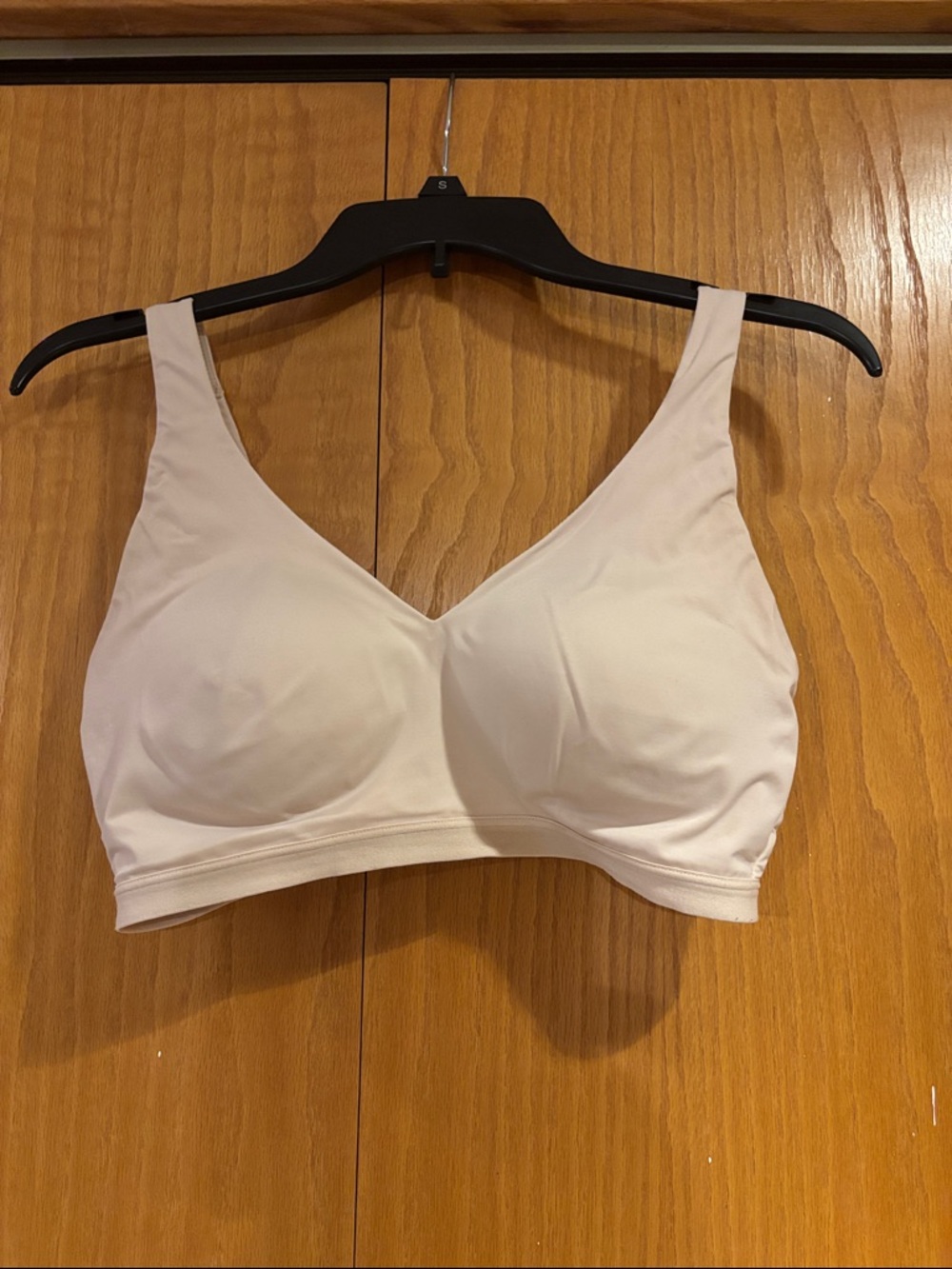 Warner’s wirefree light beige bra, medium
